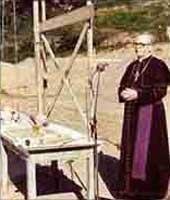 Diözesanbischof Gargitter zelebriert die Grundsteinlegung