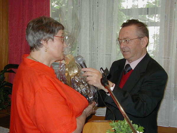 Mariedl mit Blindenseelsorger August Prugger