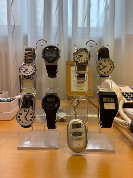 Sprechende Uhren. Orologi parlanti.